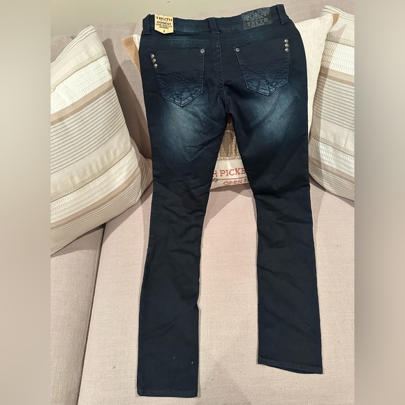 Truth - Picture 2 of 10